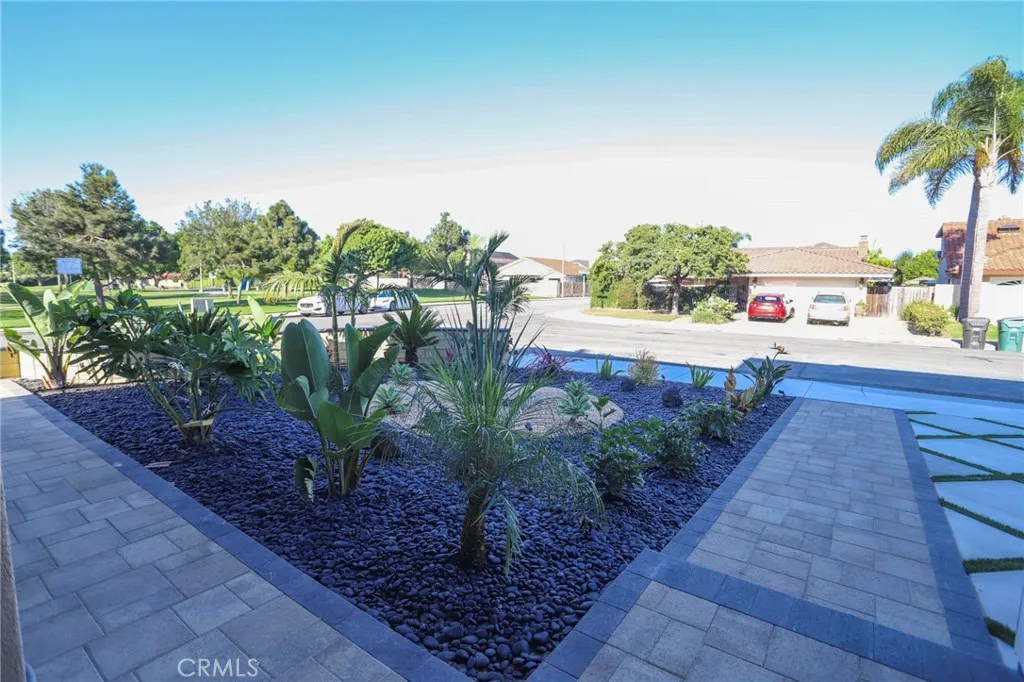 21861 Vacation Ln Lane, Huntington Beach, California 92646 home-pic-23