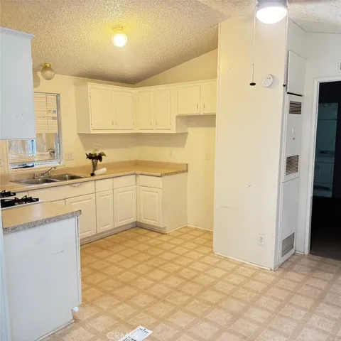 3348 Fremont Avenue 42, Mojave, California 93501