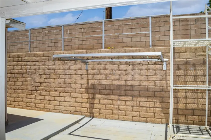 Clothes Drying Line and Rack for Outdoor Fresh Laundry