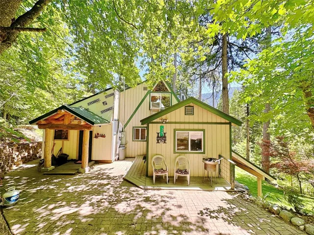 Front view of the cabin.