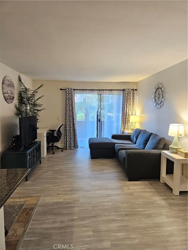 2350 Del Mar Way 103, Corona, California 92882 home-pic-6