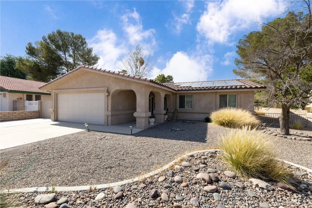 15090 Orchard Hill Lane, Helendale, California 92342 home-pic-1