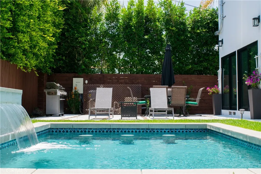 542 N Kilkea Drive, Los Angeles, California 90048 home-pic-60