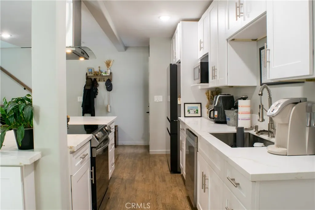 542 N Kilkea Drive, Los Angeles, California 90048 home-pic-35