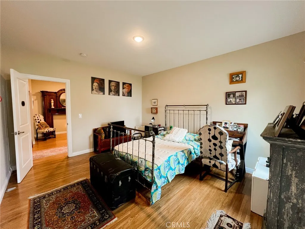 542 N Kilkea Drive, Los Angeles, California 90048 home-pic-19