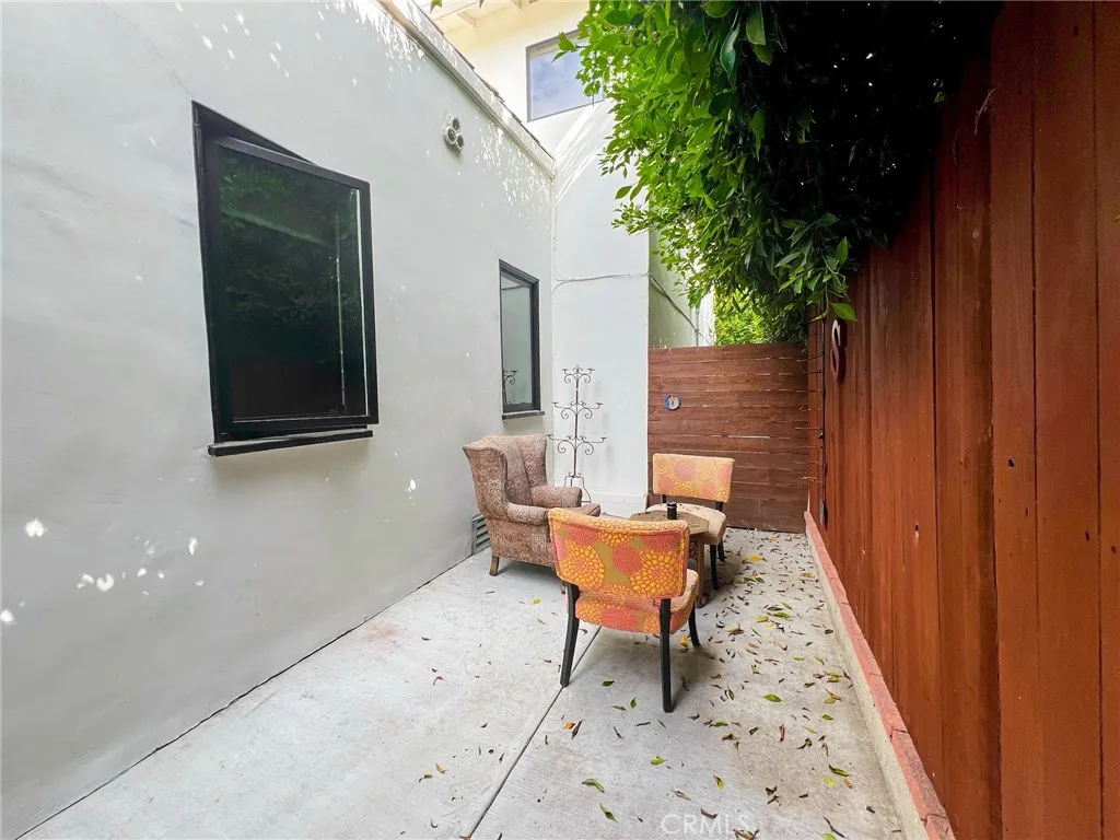 542 N Kilkea Drive, Los Angeles, California 90048 home-pic-25