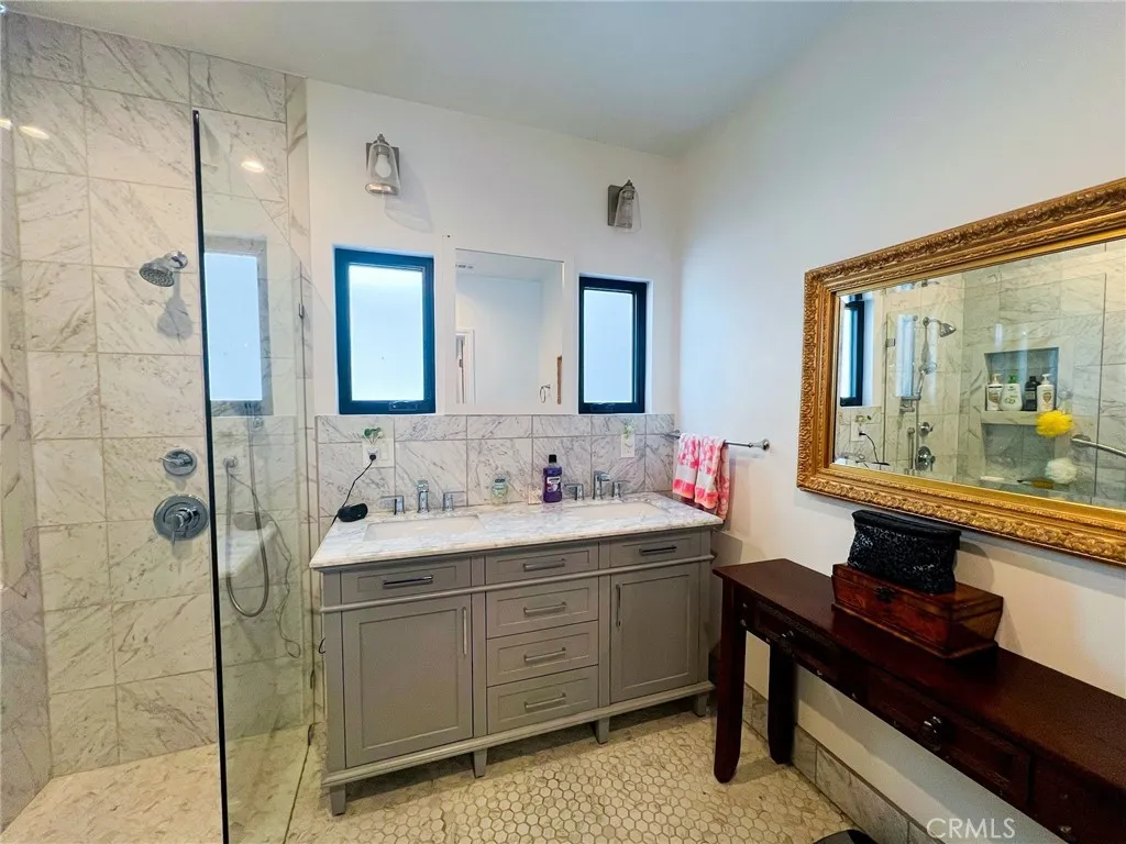 542 N Kilkea Drive, Los Angeles, California 90048 home-pic-20