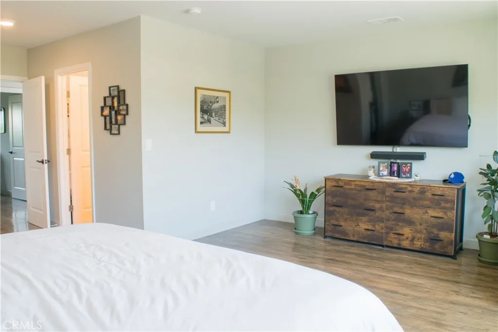 542 N Kilkea Drive, Los Angeles, California 90048 home-pic-52