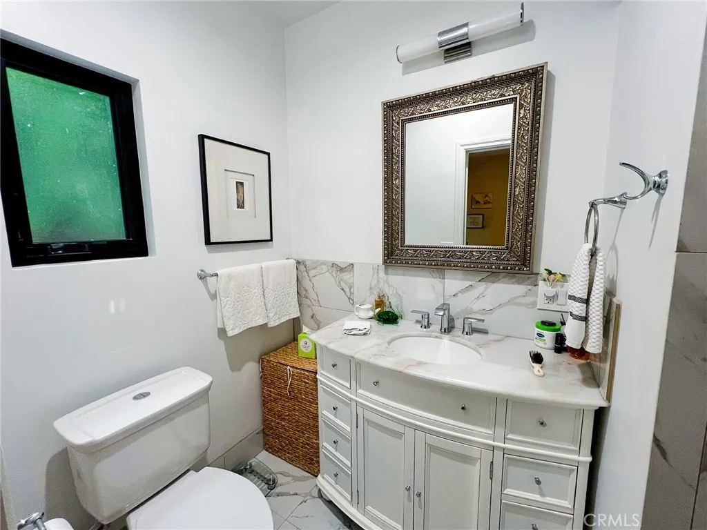 542 N Kilkea Drive, Los Angeles, California 90048 home-pic-16