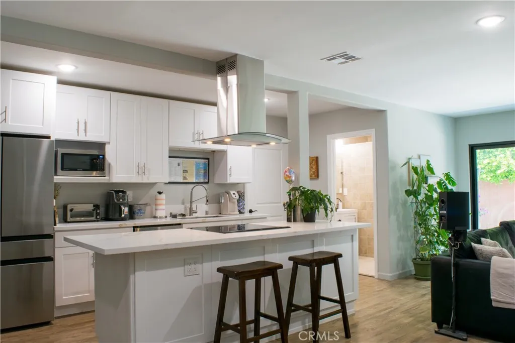 542 N Kilkea Drive, Los Angeles, California 90048 home-pic-37