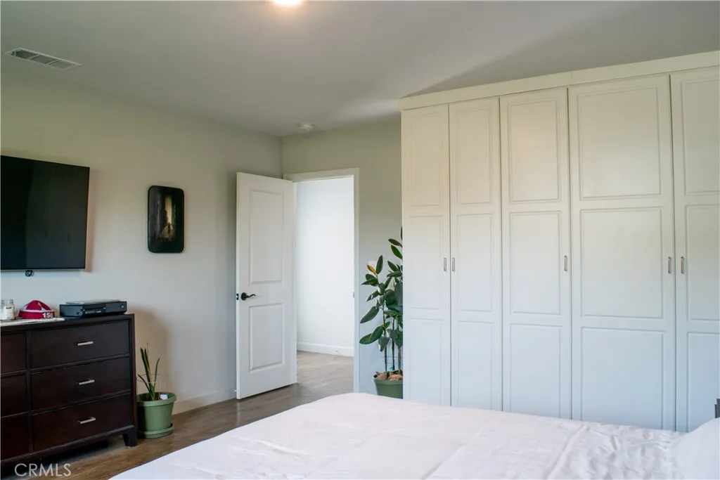 542 N Kilkea Drive, Los Angeles, California 90048 home-pic-48