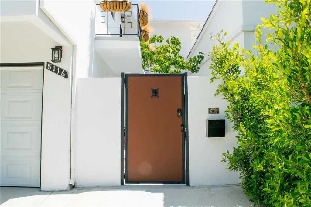 542 N Kilkea Drive, Los Angeles, California 90048 home-pic-30