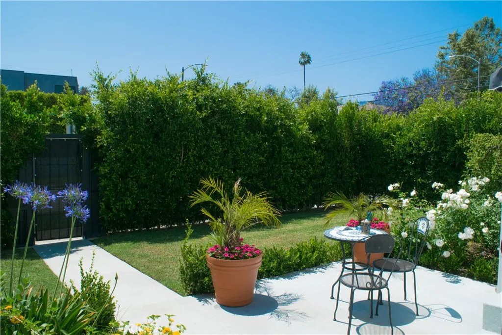 542 N Kilkea Drive, Los Angeles, California 90048 home-pic-4
