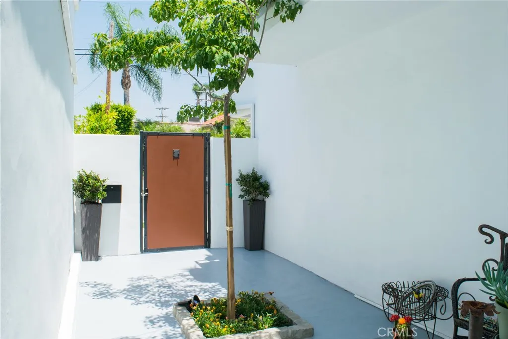 542 N Kilkea Drive, Los Angeles, California 90048 home-pic-31