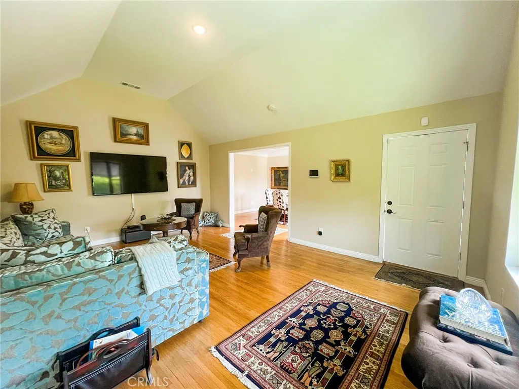 542 N Kilkea Drive, Los Angeles, California 90048 home-pic-7
