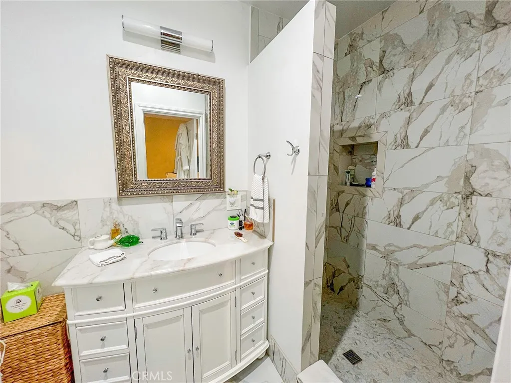 542 N Kilkea Drive, Los Angeles, California 90048 home-pic-17