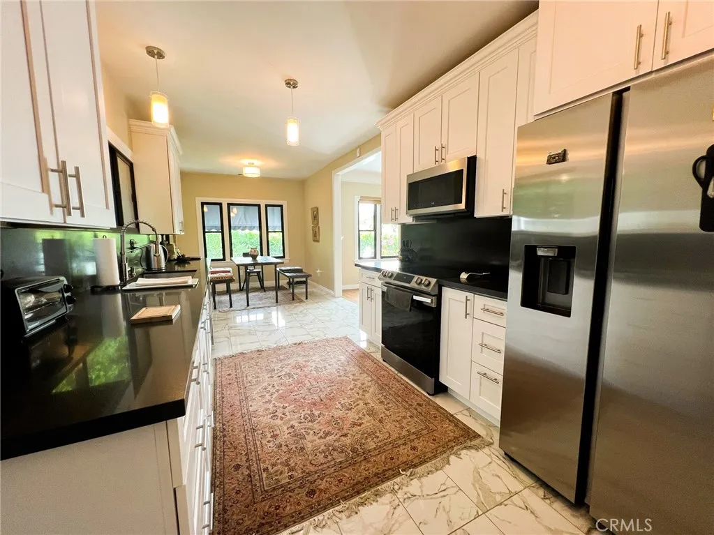 542 N Kilkea Drive, Los Angeles, California 90048 home-pic-11