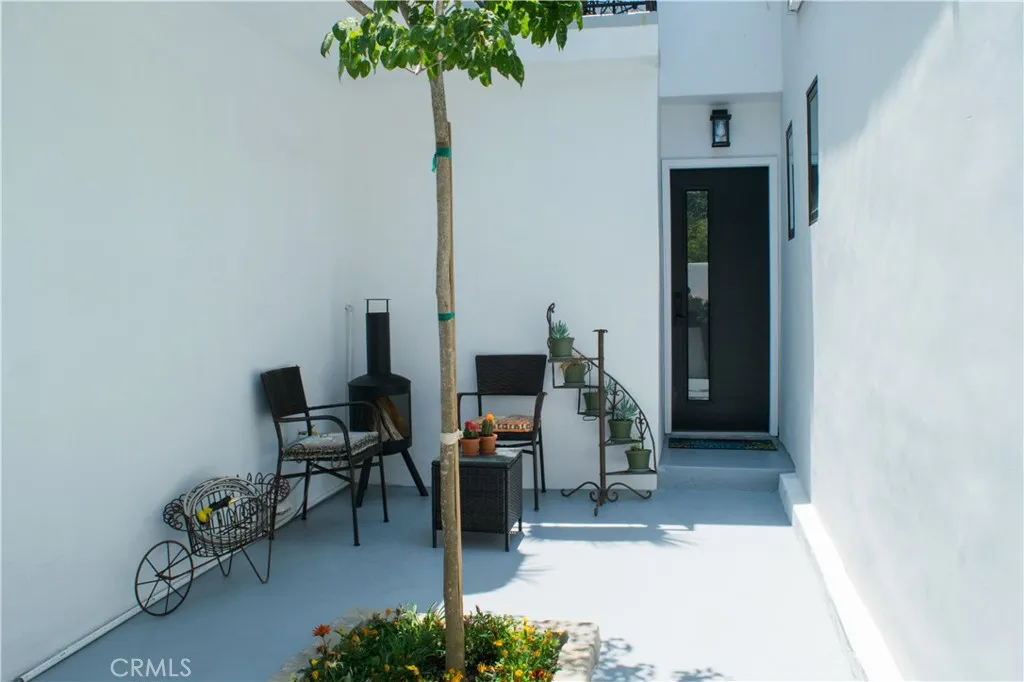542 N Kilkea Drive, Los Angeles, California 90048 home-pic-32