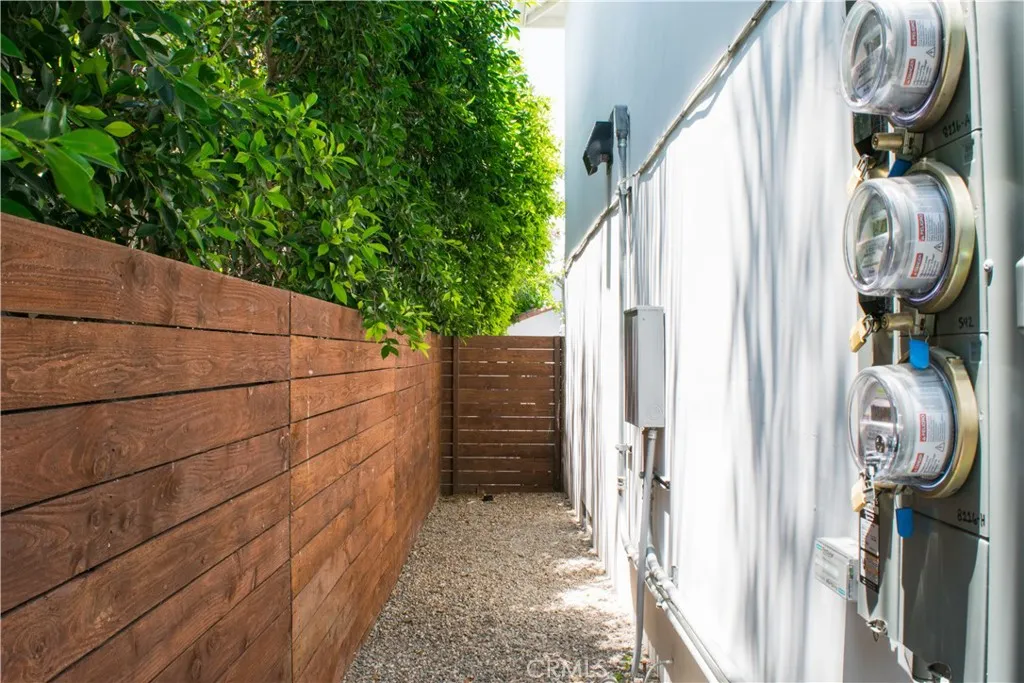 542 N Kilkea Drive, Los Angeles, California 90048 home-pic-65