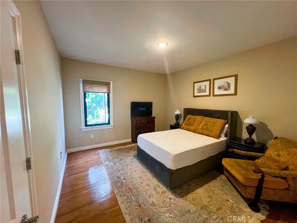 542 N Kilkea Drive, Los Angeles, California 90048 home-pic-21