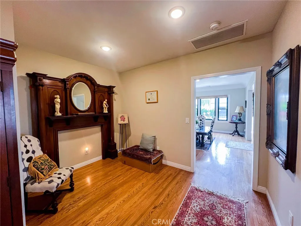 542 N Kilkea Drive, Los Angeles, California 90048 home-pic-14