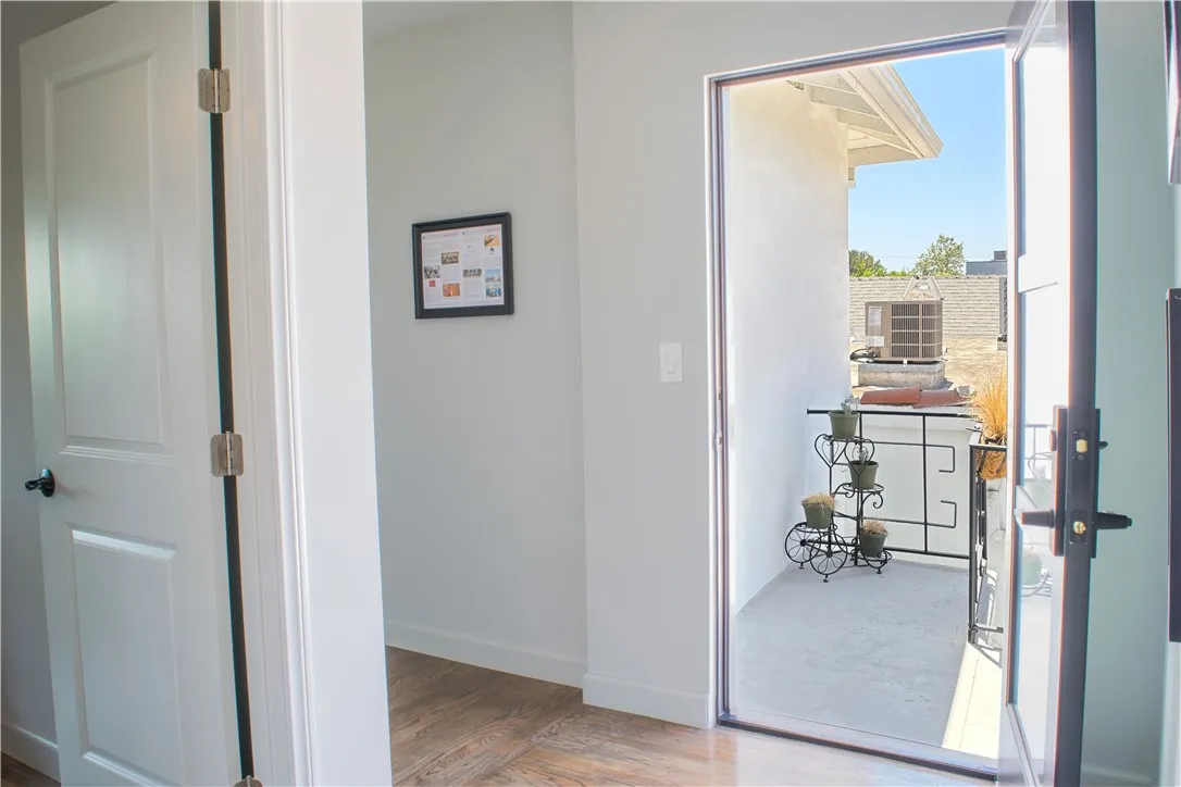 542 N Kilkea Drive, Los Angeles, California 90048 home-pic-43