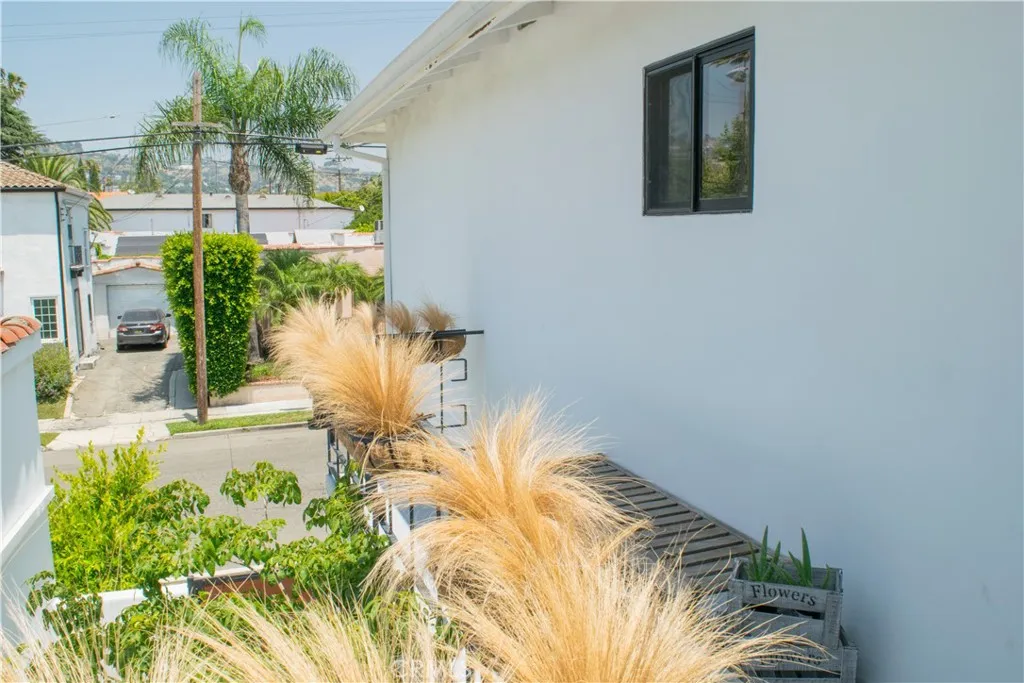 542 N Kilkea Drive, Los Angeles, California 90048 home-pic-45