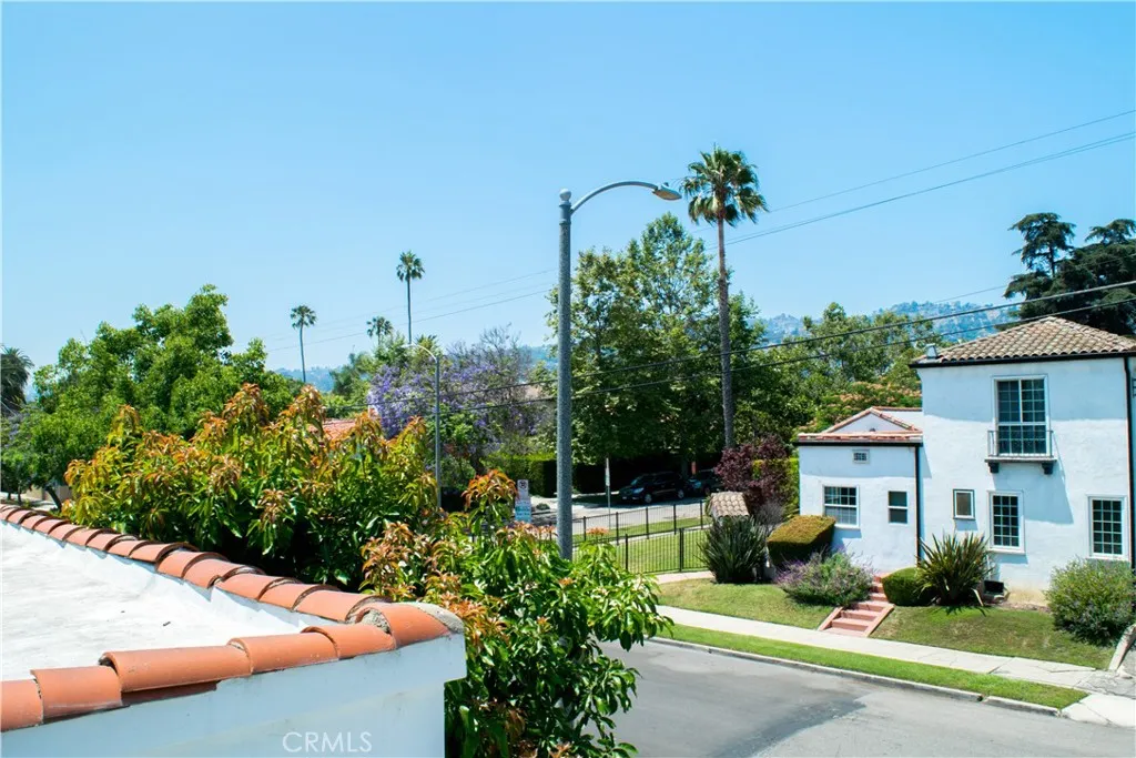 542 N Kilkea Drive, Los Angeles, California 90048 home-pic-46