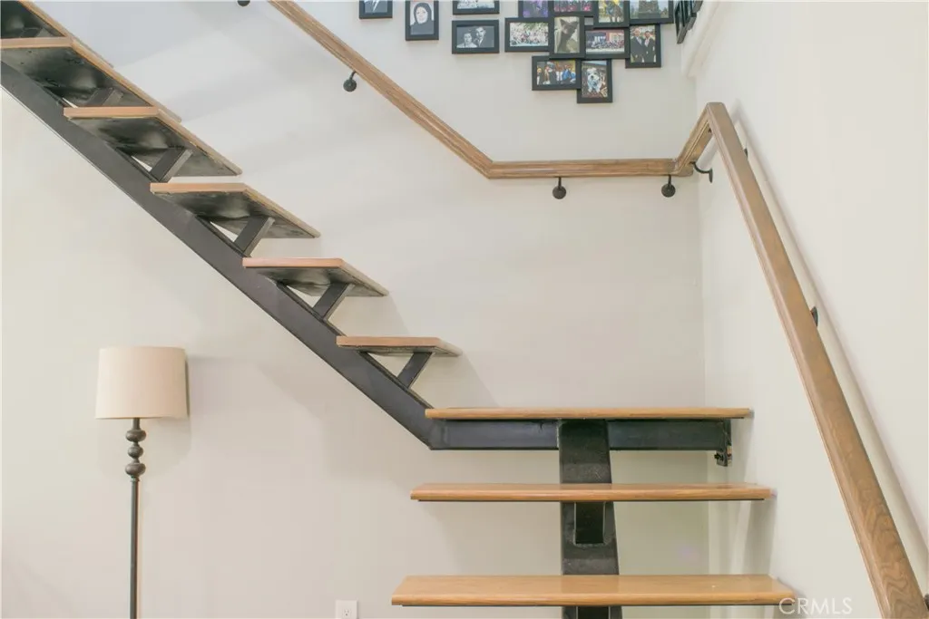 542 N Kilkea Drive, Los Angeles, California 90048 home-pic-39