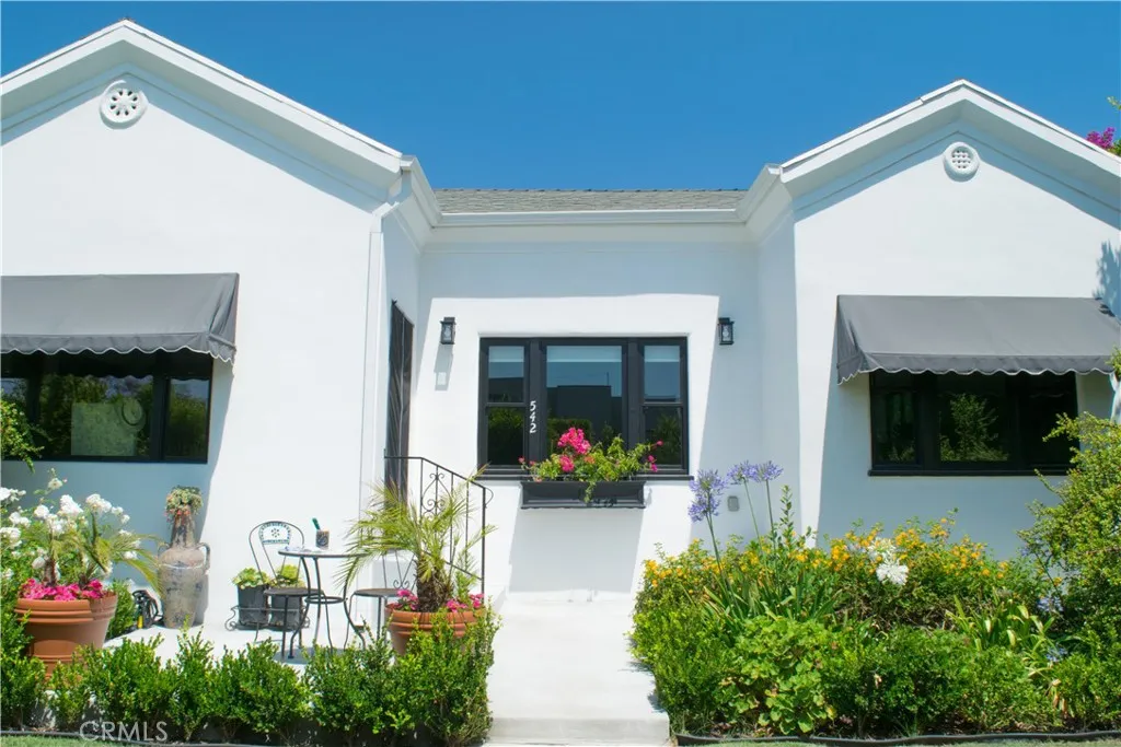 542 N Kilkea Drive, Los Angeles, California 90048 home-pic-3