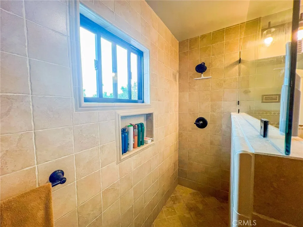 542 N Kilkea Drive, Los Angeles, California 90048 home-pic-56