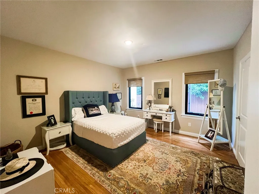 542 N Kilkea Drive, Los Angeles, California 90048 home-pic-15