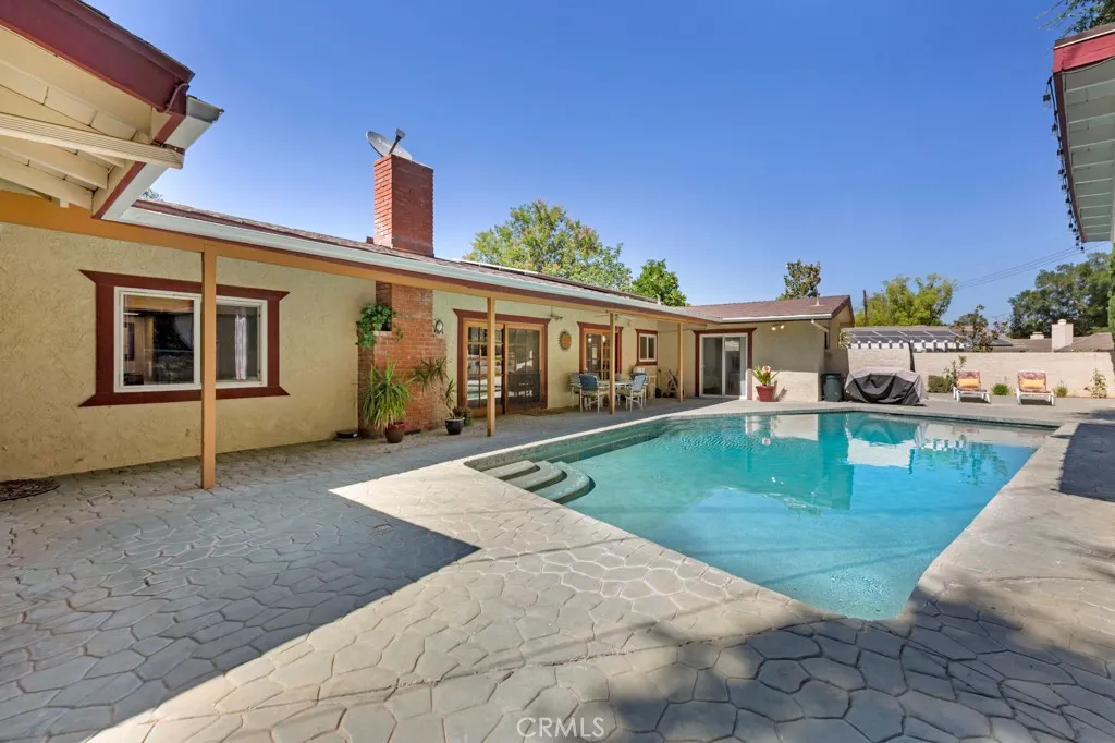 23714 Lawnside Drive, Newhall, California 91321 home-pic-36