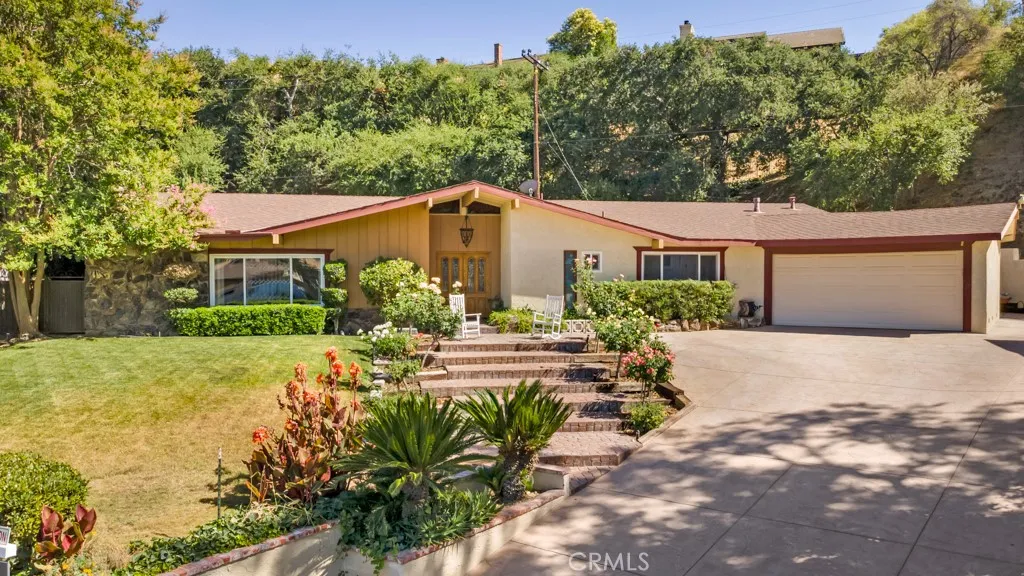 23714 Lawnside Drive, Newhall, California 91321 home-pic-0