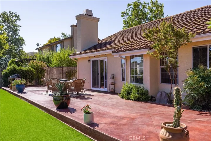 215 Meadowlark Road, Paso Robles, California 93446