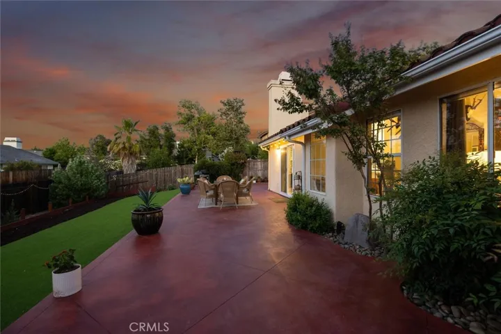 215 Meadowlark Road, Paso Robles, California 93446