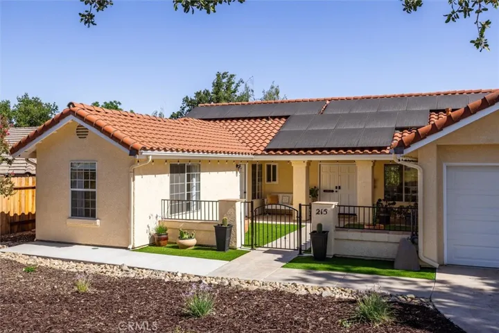 215 Meadowlark Road, Paso Robles, California 93446