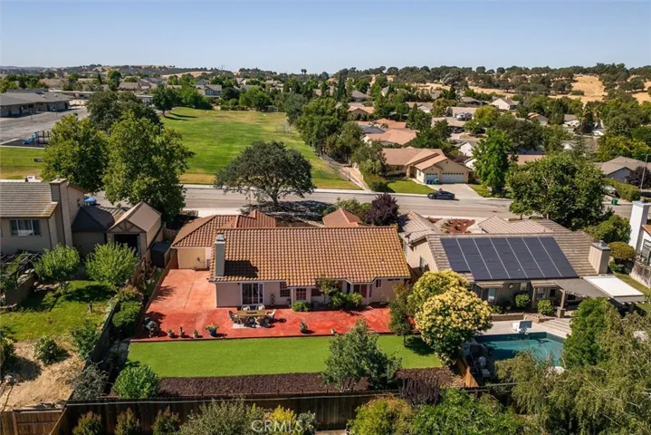 215 Meadowlark Road, Paso Robles, California 93446