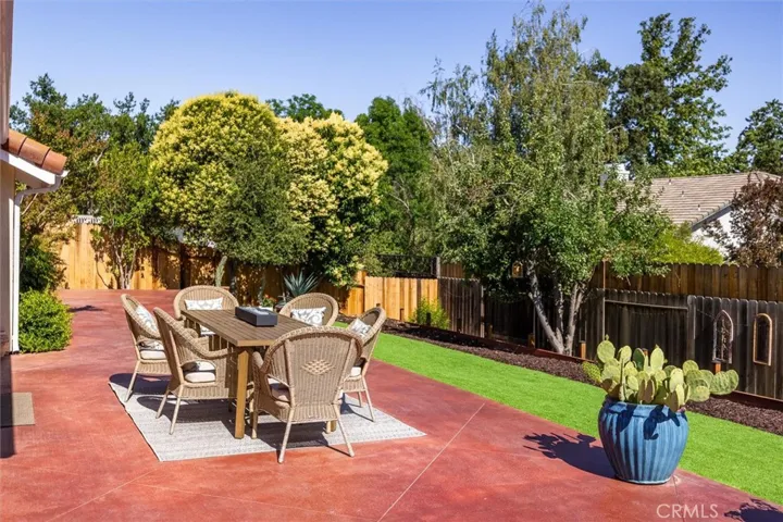 215 Meadowlark Road, Paso Robles, California 93446