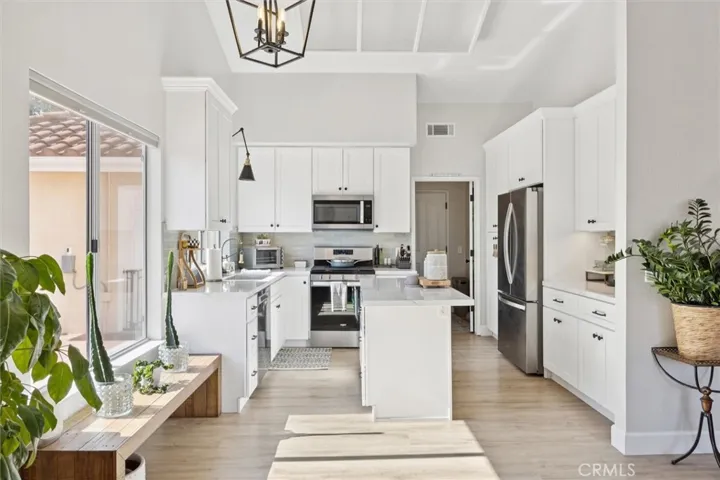 215 Meadowlark Road, Paso Robles, California 93446