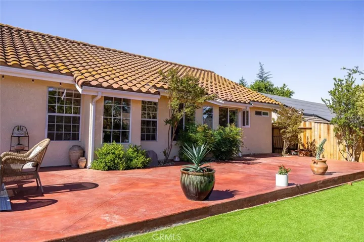 215 Meadowlark Road, Paso Robles, California 93446