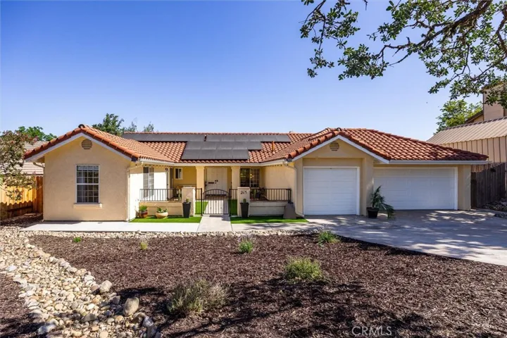 215 Meadowlark Road, Paso Robles, California 93446