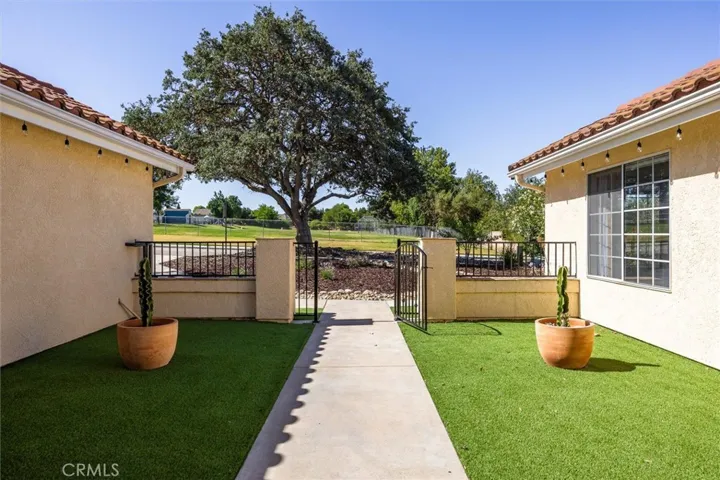 215 Meadowlark Road, Paso Robles, California 93446