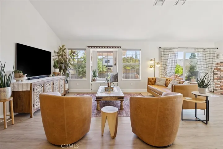 215 Meadowlark Road, Paso Robles, California 93446
