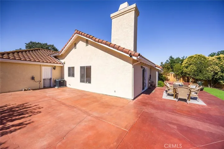 215 Meadowlark Road, Paso Robles, California 93446