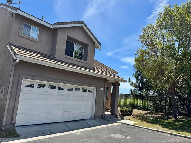 End of culdesac location with 2 car garage