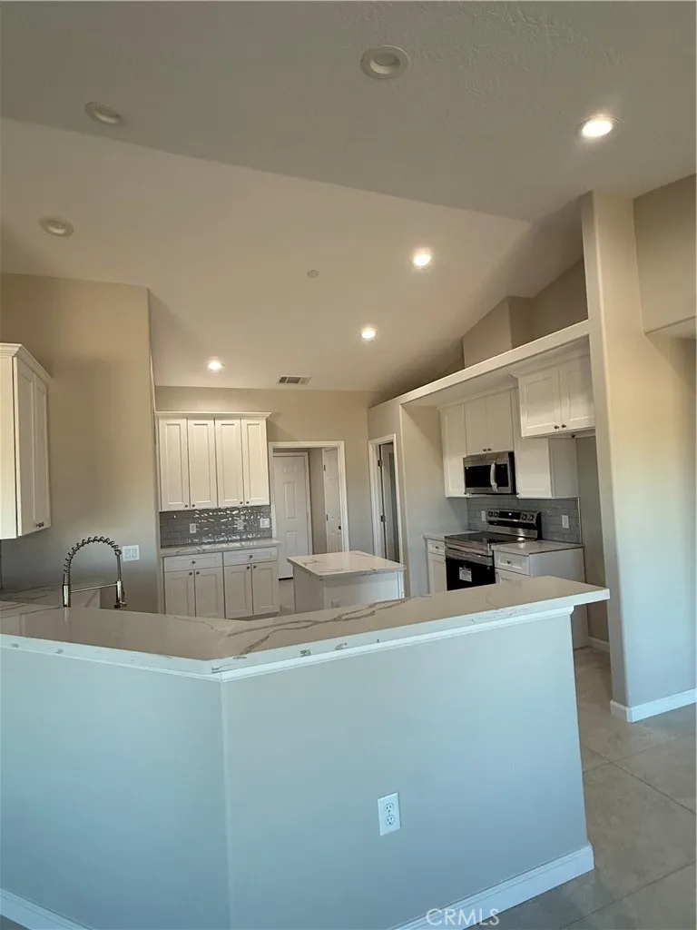 18238 Talisman Street, Hesperia, California 92345 home-pic-2