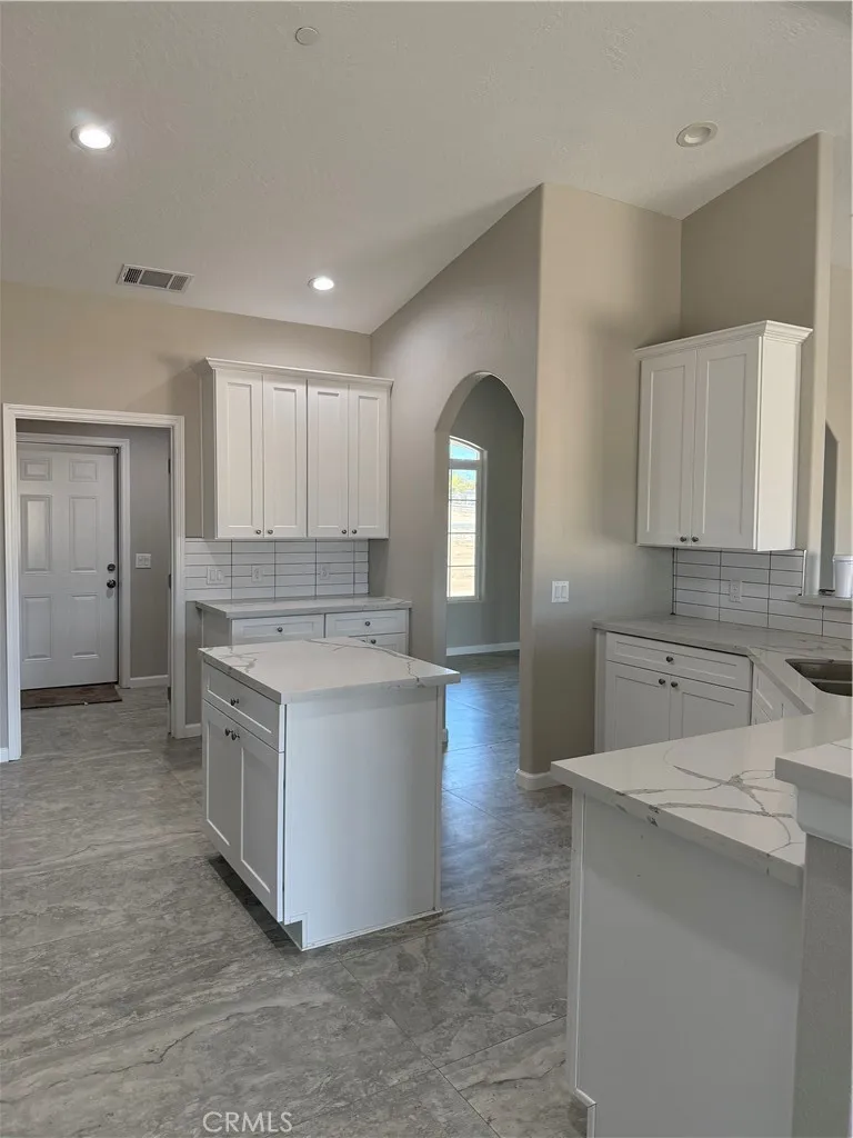 18238 Talisman Street, Hesperia, California 92345 home-pic-8