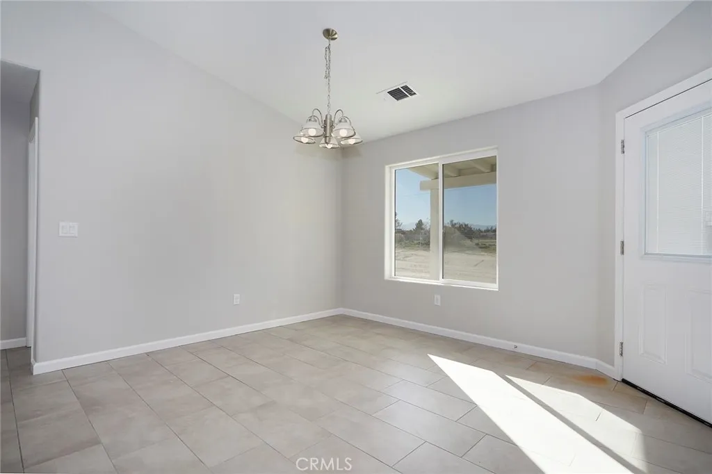 18238 Talisman Street, Hesperia, California 92345 home-pic-5