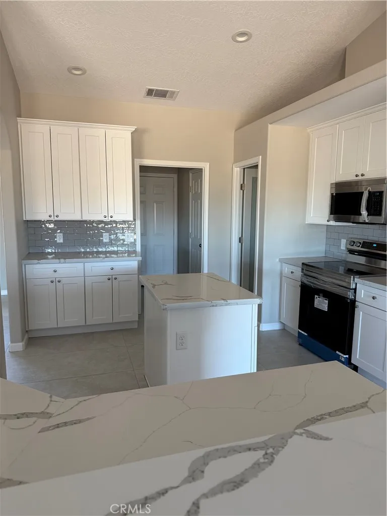 18238 Talisman Street, Hesperia, California 92345 home-pic-3
